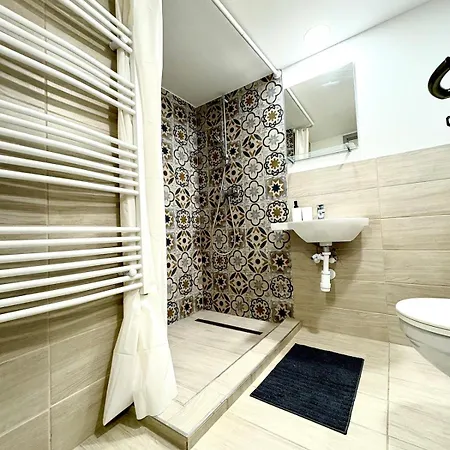 Nyugati 4 With 3 Bedrooms In The Center Appartamento *